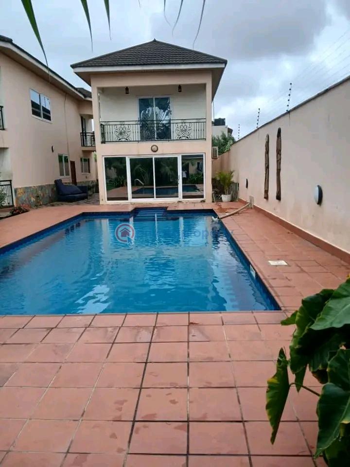 6 bedroom House For Sale East Airport Airport Residential Area Accra - 1