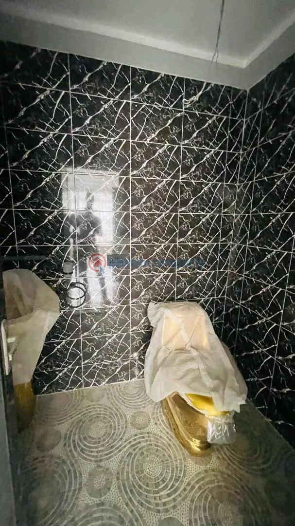 6 bedroom House For Rent Tesano Accra - 2