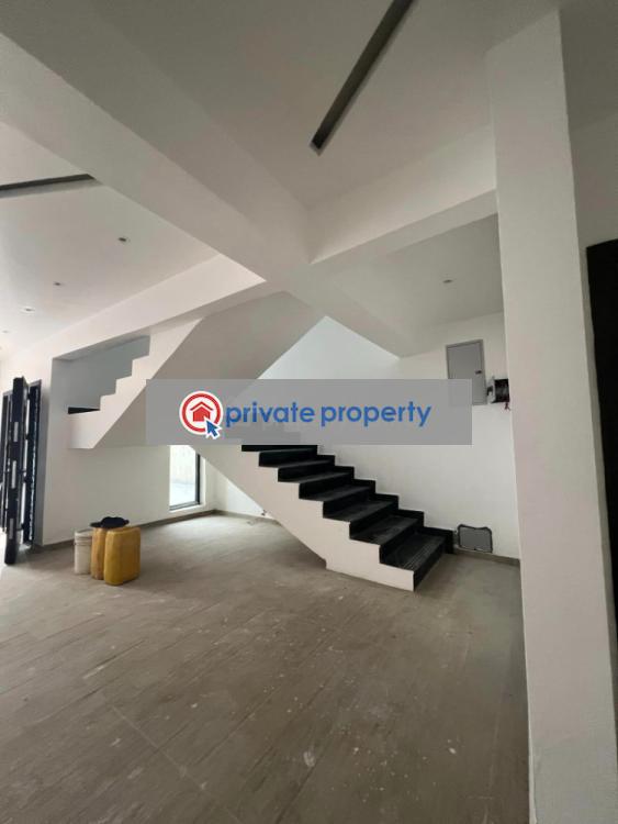6 bedroom House For Sale Achimota Accra - 4