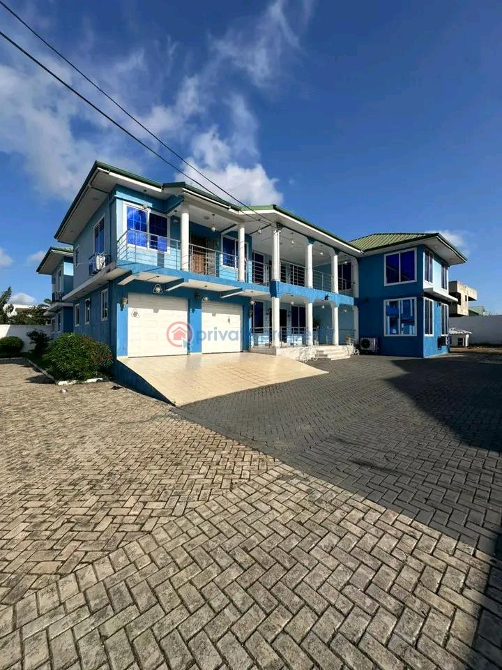 8 bedroom House For Rent East Legon Accra - 0