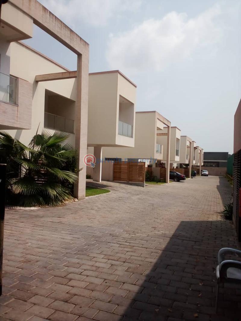 9 bedroom Townhouse For Sale Trasacco Adjiringanor East Legon Accra - 5