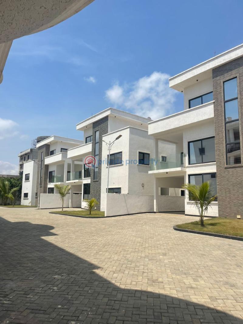 4 bedroom Townhouse For Rent East Airport Airport Residential Area Accra - 1