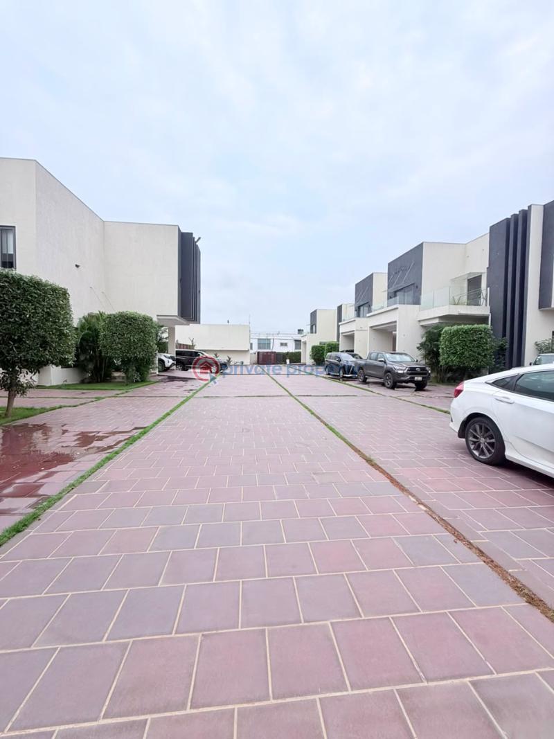 4 bedroom Townhouse For Rent Airport Residential Area Accra - 2
