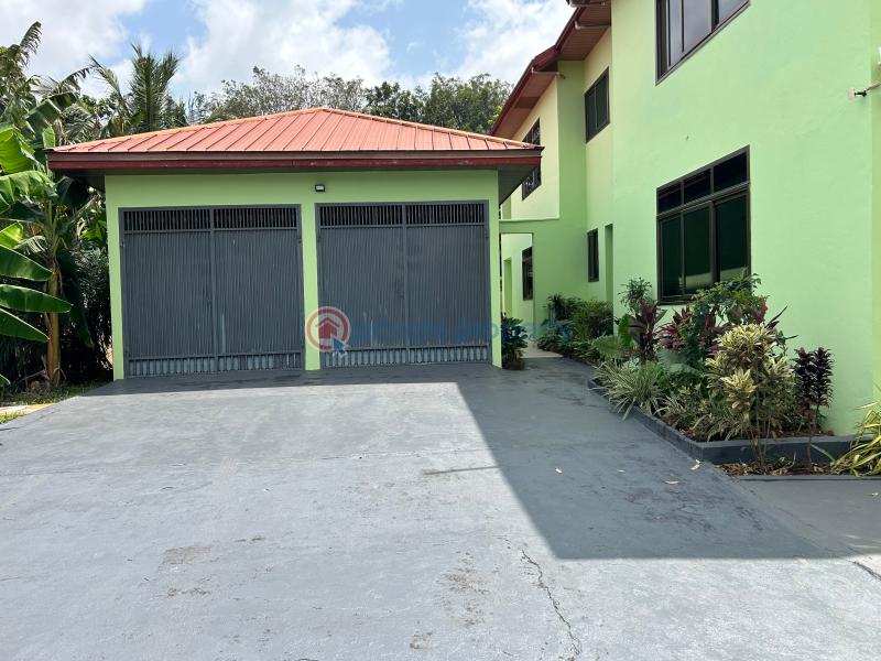 4 bedroom House For Sale Adenta West oyarifa Road La Nkwantanang Madina Municipal Accra - 4