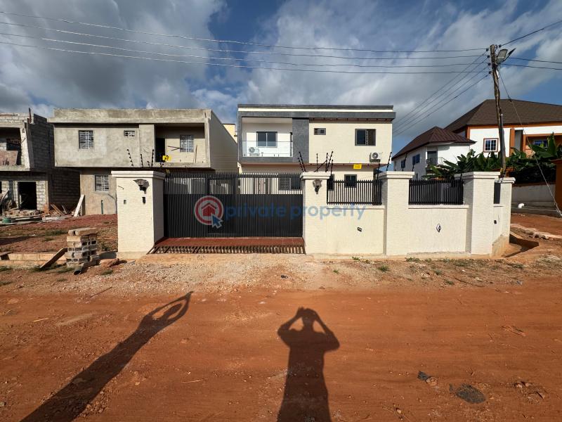 3 bedroom House For Sale Sokoban Kwanwoma On Ahodwo Sokoban Road. Kumasi Metropolitan Ashanti - 0
