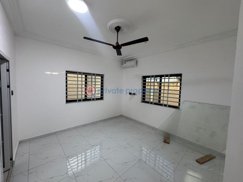 3 bedroom House For Sale Sokoban Kwanwoma On Ahodwo Sokoban Road. Kumasi Metropolitan Ashanti - 12