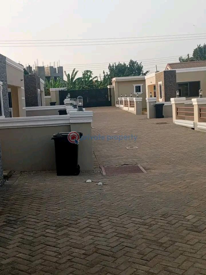 3 bedroom House For Sale Tantra Hill Achimota Ga West Municipal Accra - 8
