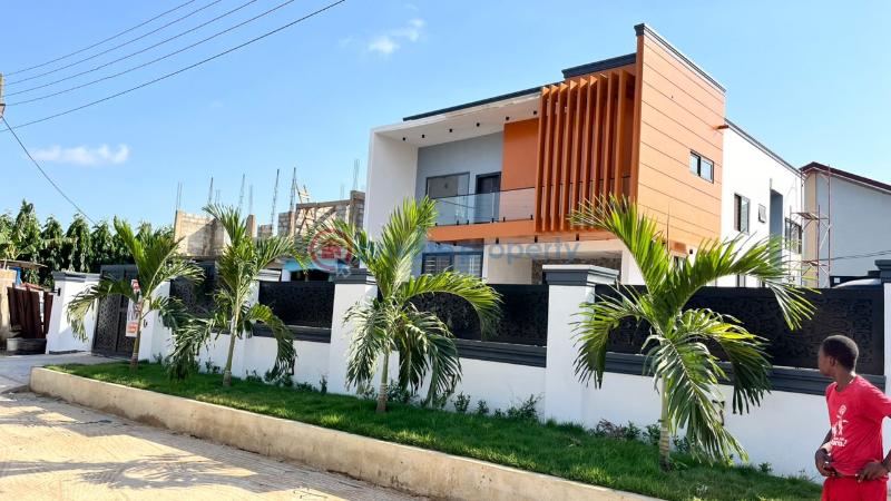 4 bedroom House For Sale Tantra Hills West Legon Achimota Accra - 0