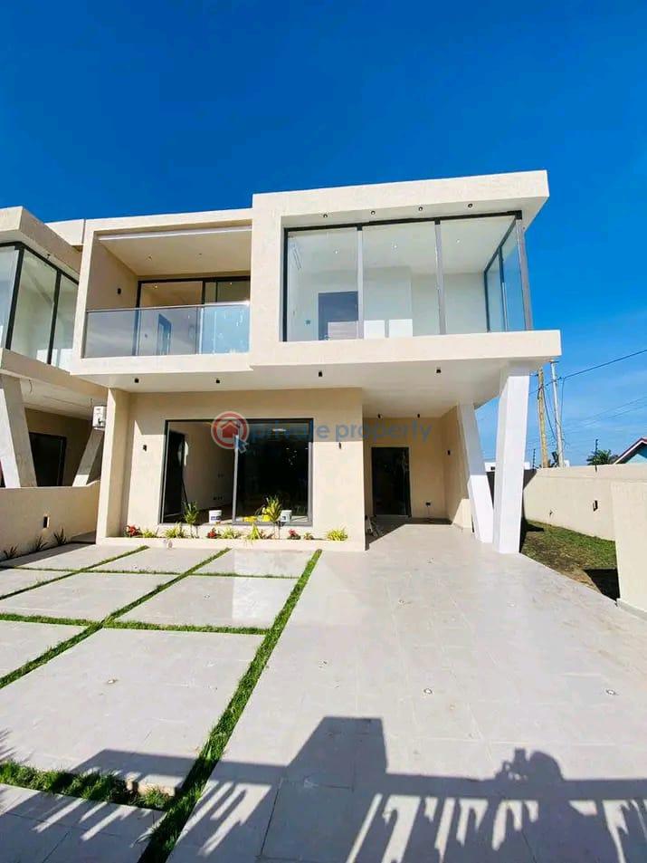 4 bedroom Townhouse For Sale School Junction Adjiringanor East Legon Accra - 0