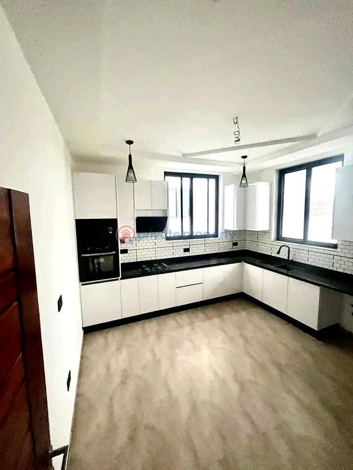 5 bedroom Townhouse For Sale East Airport Airport Residential Area Accra - 5