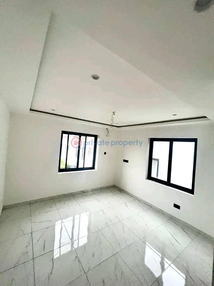 5 bedroom Townhouse For Sale East Airport Airport Residential Area Accra - 3