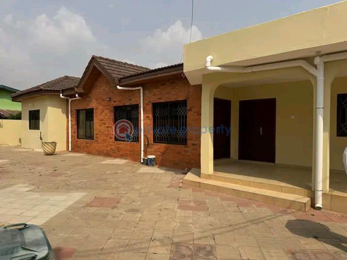 4 bedroom House For Rent Blue Koisk Achimota Accra - 0