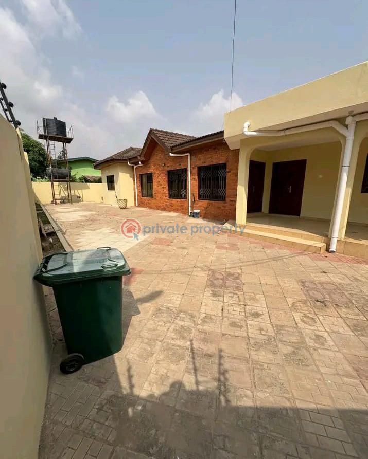 4 bedroom House For Rent Blue Koisk Achimota Accra - 1