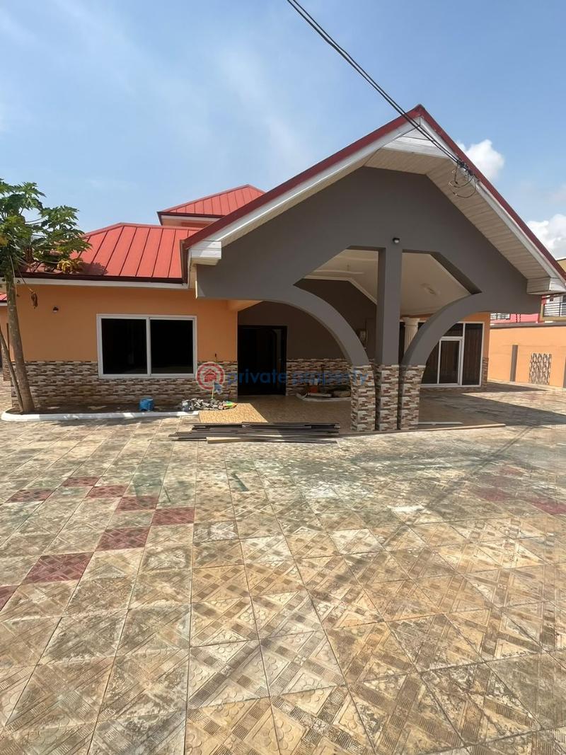 5 bedroom House For Rent Tse Addo Accra - 4