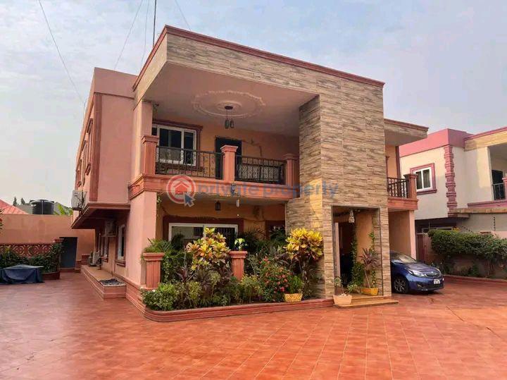 4 bedroom Townhouse For Sale East Airport Airport Residential Area Accra - 0