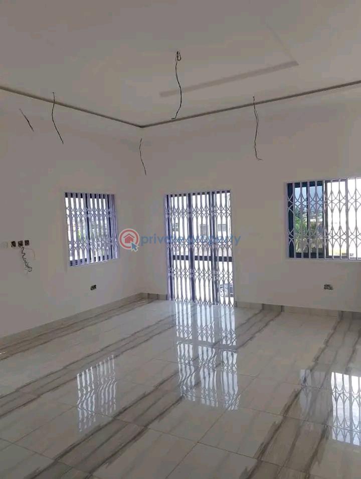 4 bedroom House For Sale Achimota Accra - 7