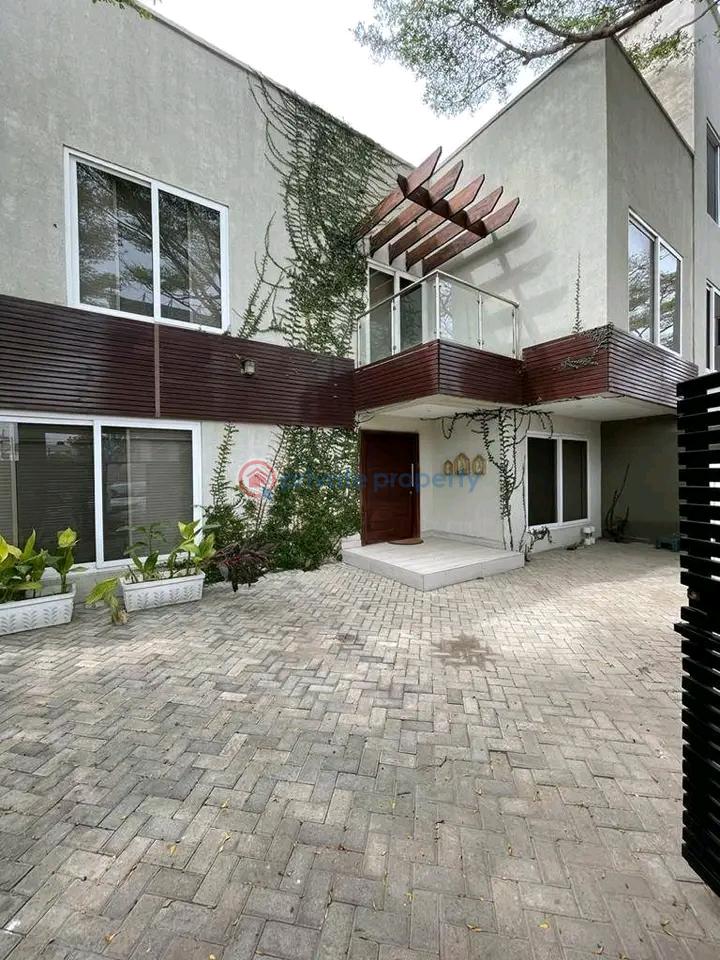 4 bedroom House For Sale Labone La Dade Kotopon Municipal Accra - 0