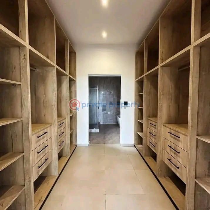 4 bedroom House For Sale Lakeside Estates. Adenta Municipal Accra - 4