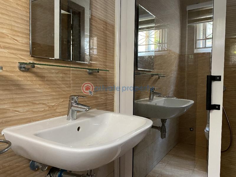4 bedroom Townhouse For Sale Labone La (Labadi) La Dade Kotopon Municipal Accra - 3