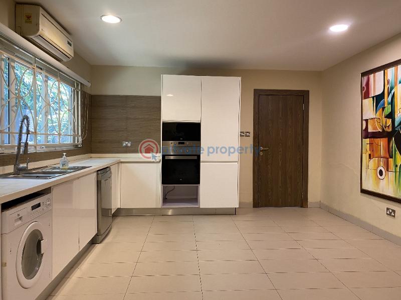 4 bedroom Townhouse For Sale Labone La (Labadi) La Dade Kotopon Municipal Accra - 11