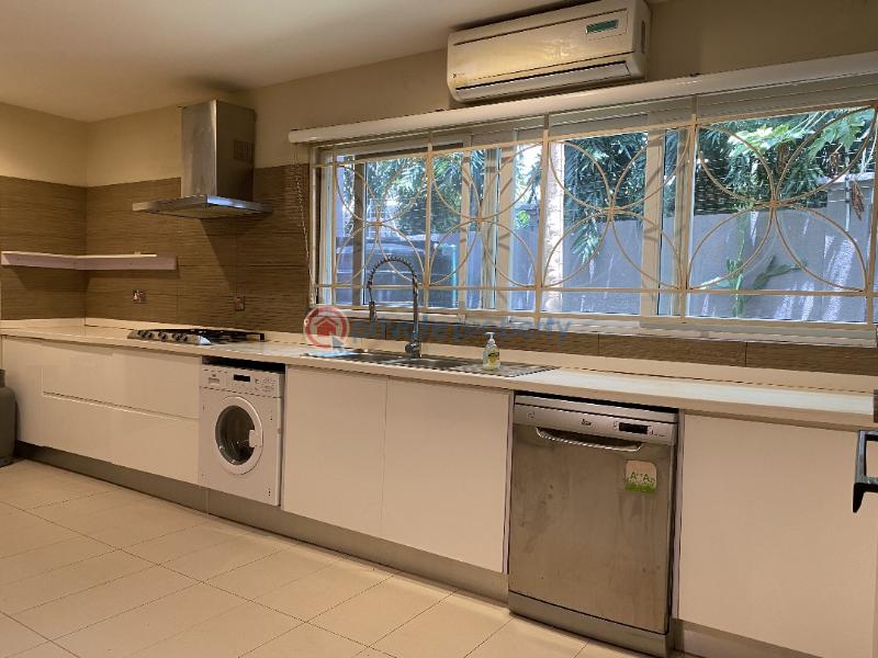 4 bedroom Townhouse For Sale Labone La (Labadi) La Dade Kotopon Municipal Accra - 5