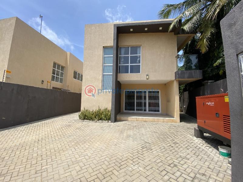 4 bedroom Townhouse For Sale Labone La (Labadi) La Dade Kotopon Municipal Accra - 1