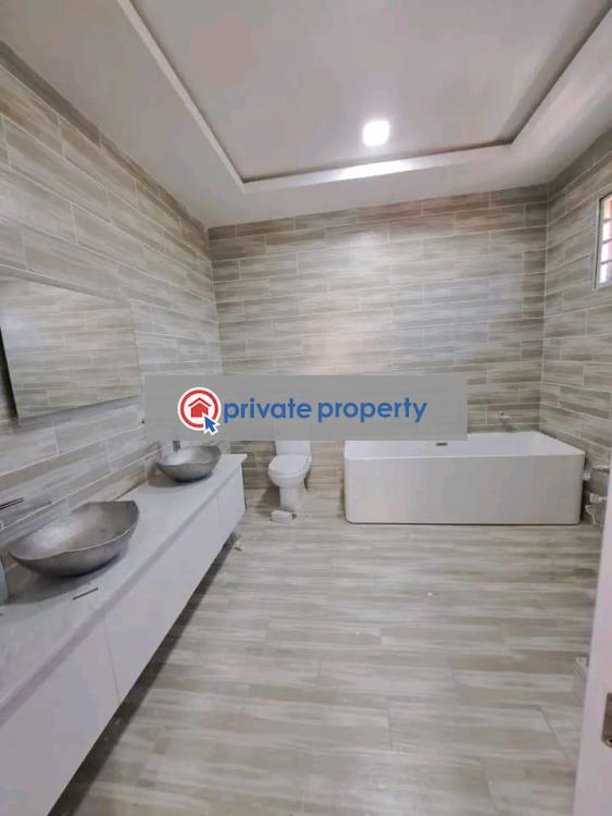 4 bedroom House For Sale &nbsp;community 18 Spintex Accra - 6