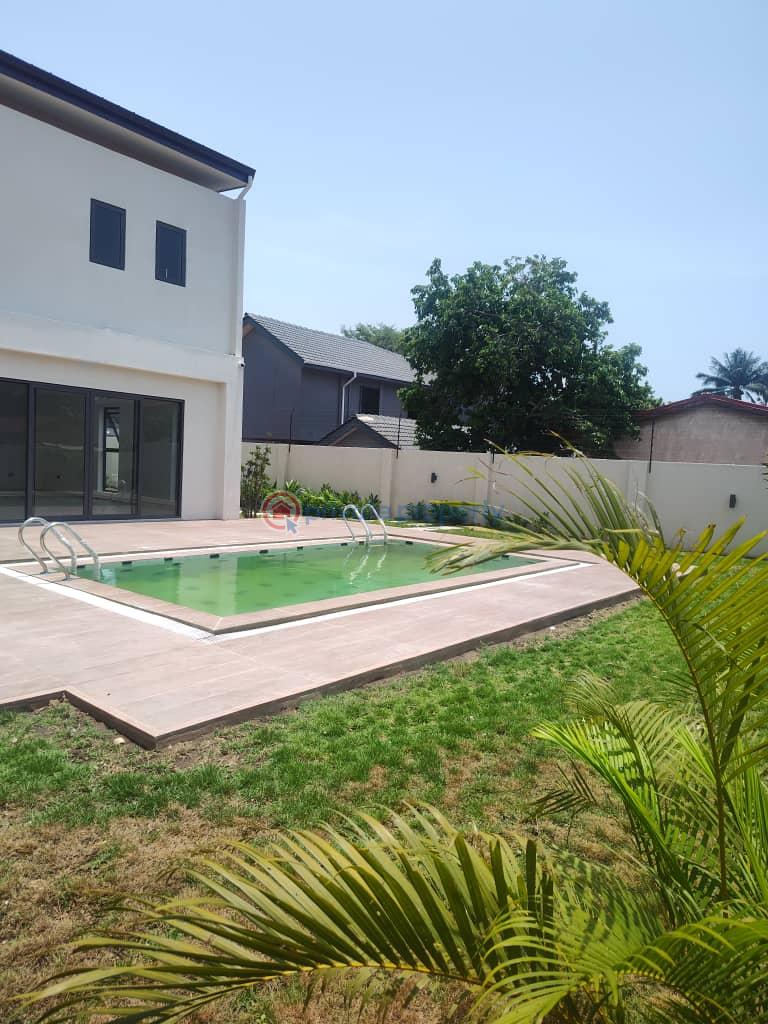 5 bedroom House For Rent Labone Labadi-Aborm Accra - 1