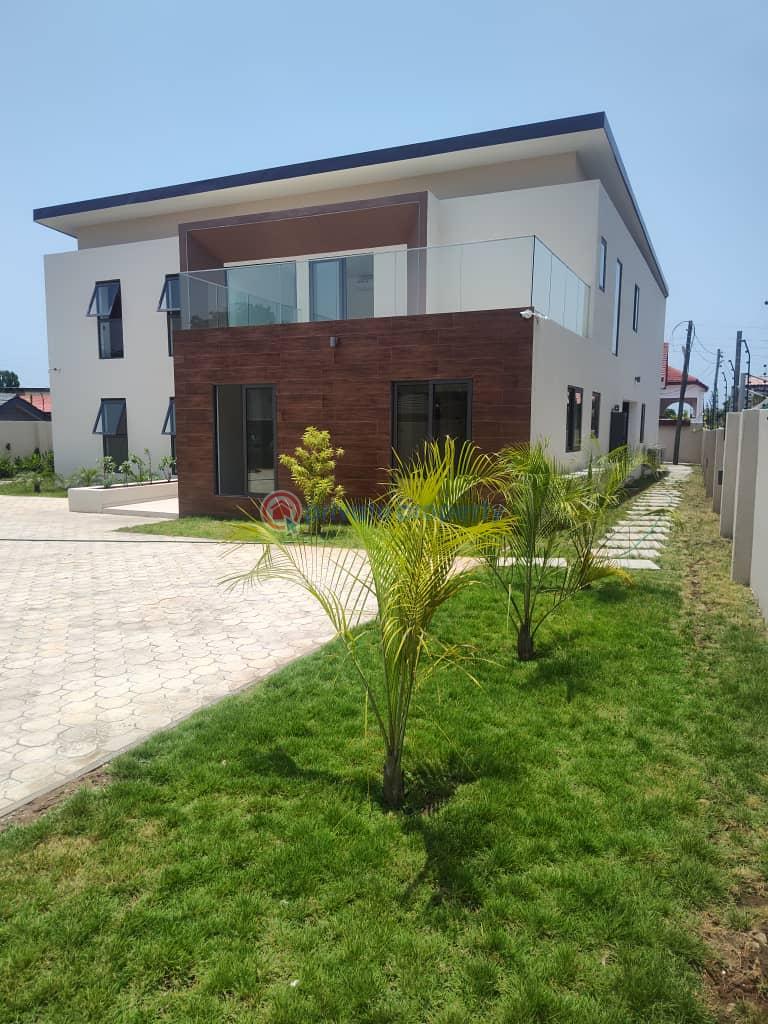 5 bedroom House For Rent Labone Labadi-Aborm Accra - 4
