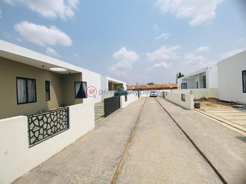 3 bedroom Detached Bungalow For Sale Mmaidzorn Adjiringanor East Legon Accra - 5