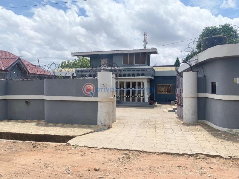 5 bedroom House For Sale Achimota, Chantan Close To The Achimota Mall Accra - 2