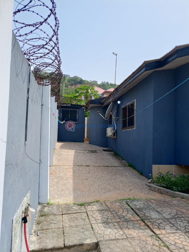 4 bedroom House For Sale Broadcastle Ga South Municipal Accra - 14