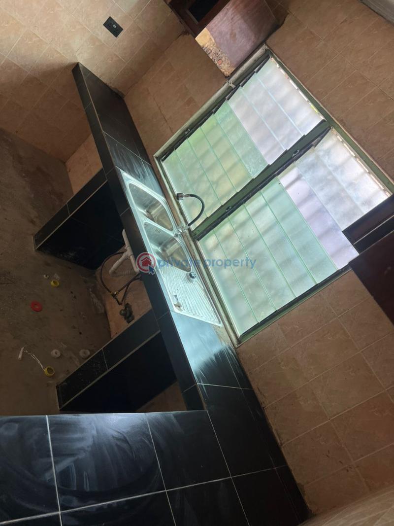 4 bedroom House For Sale Broadcastle Ga South Municipal Accra - 4