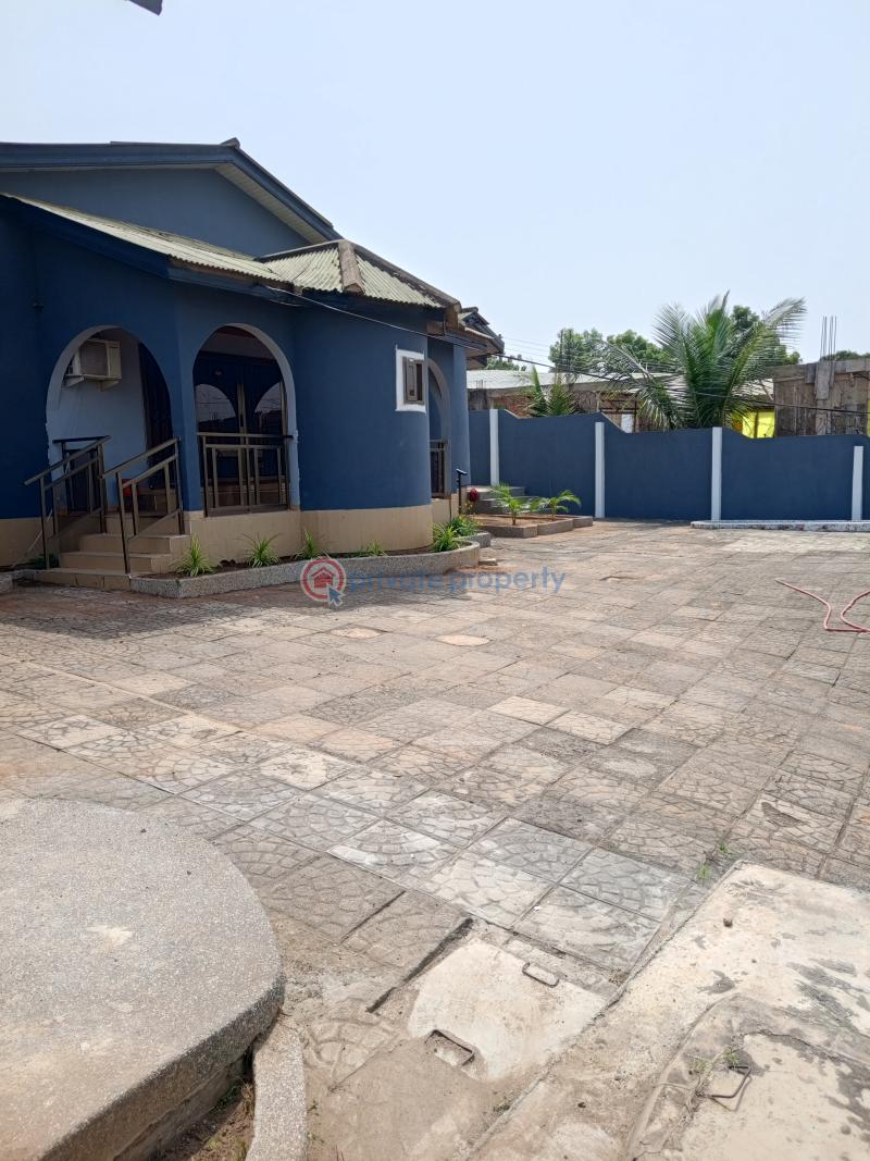 4 bedroom House For Sale Broadcastle Ga South Municipal Accra - 17