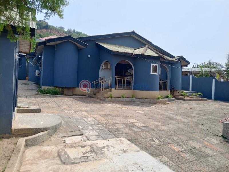 4 bedroom House For Sale Broadcastle Ga South Municipal Accra - 12