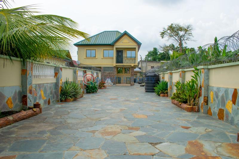 3 bedroom Semi detached Duplex Short let Cape Coast Jukwa Road, Mpeasem Ame Zion School First Speed Ramp Cape Coast Metropolitan Central Region - 3