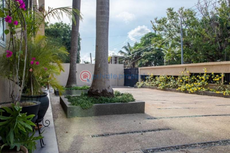 4 bedroom Townhouse For Rent North Ridge Accra - 8