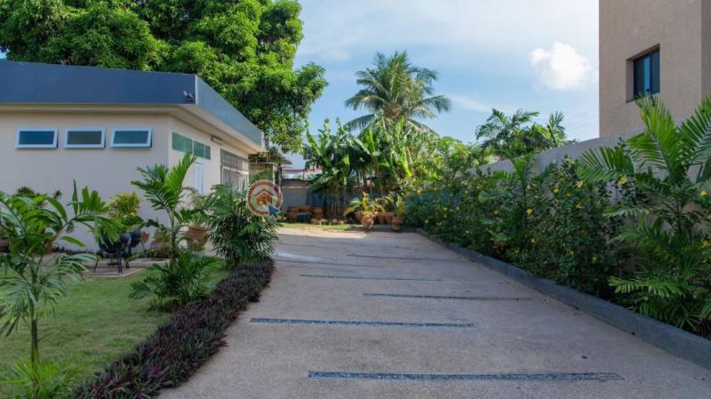 4 bedroom Townhouse For Rent North Ridge Accra - 2