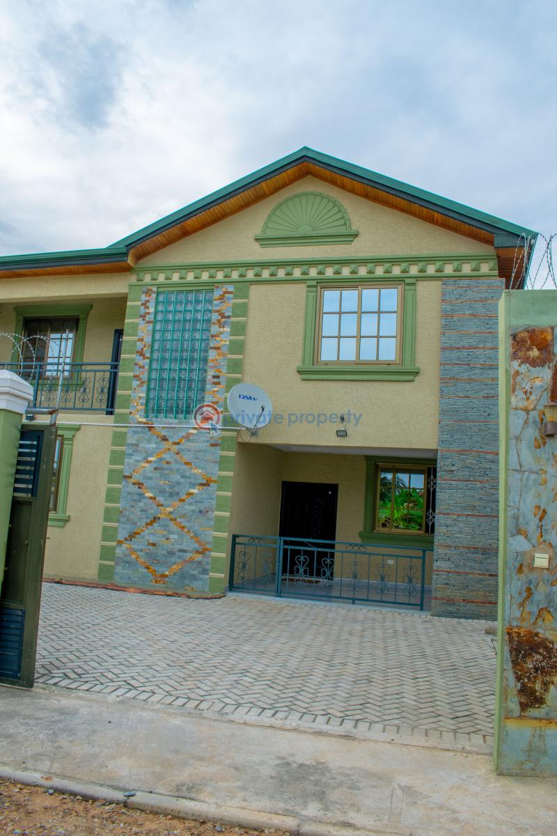 5 bedroom Semi detached Duplex For Rent Cape Coast Jukwa Road, Mpeasem Ame Zion School First Speed Ramp Cape Coast Metropolitan Central Region - 0