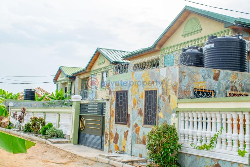 5 bedroom Semi detached Duplex For Rent Cape Coast Jukwa Road, Mpeasem Ame Zion School First Speed Ramp Cape Coast Metropolitan Central Region - 1