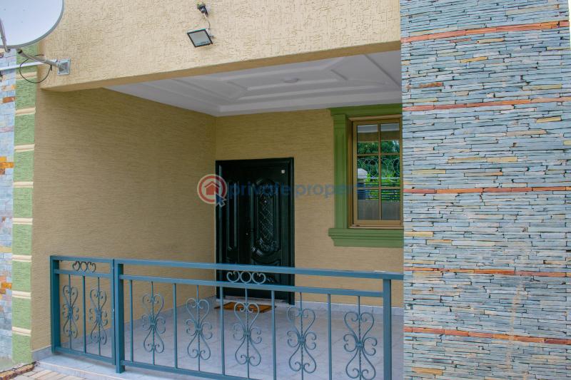 5 bedroom Semi detached Duplex For Rent Cape Coast Jukwa Road, Mpeasem Ame Zion School First Speed Ramp Cape Coast Metropolitan Central Region - 4