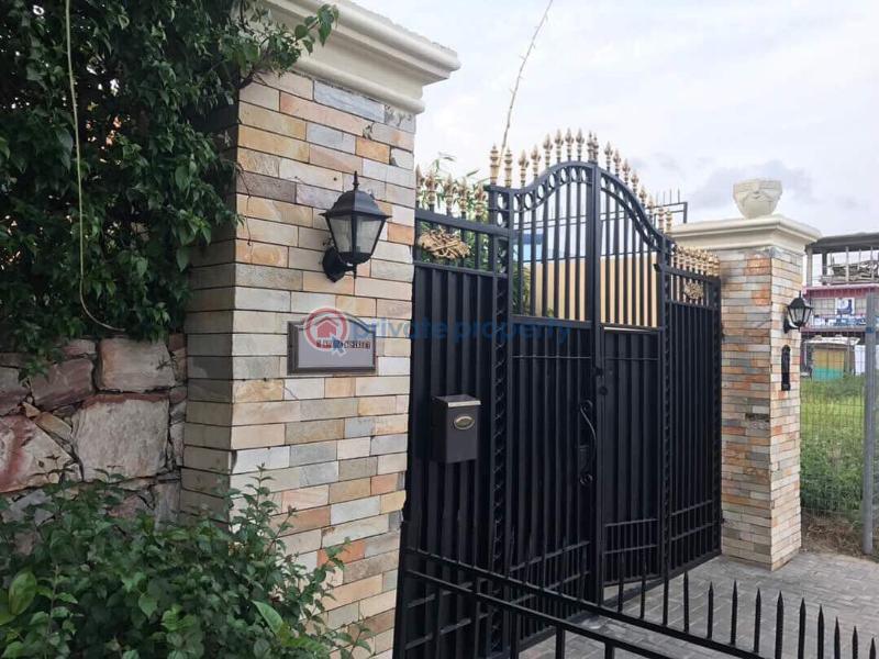 5 bedroom House For Rent Osu Accra - 1