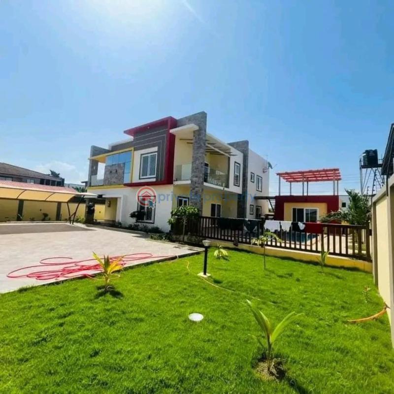 6 bedroom House For Sale Com 18 Comm 18 Spintex Accra - 1