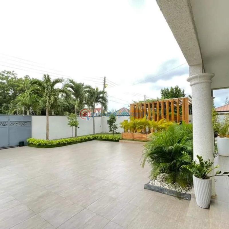 7 bedroom House For Sale East Legon Accra - 2