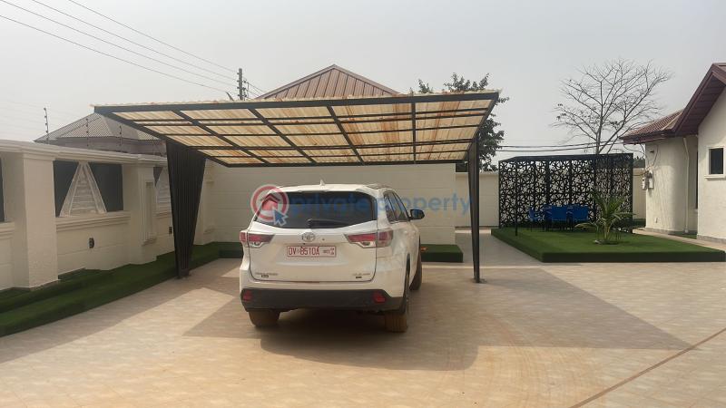 8 bedroom House For Sale Techiman Municipal Brong Ahafo - 1