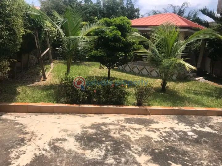 9 bedroom House Short let A&c Mall East Legon Accra - 4