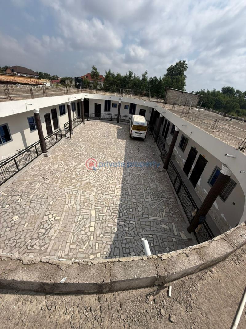 10 bedroom Hostel For Sale Loc=kumasi Boadi Around Dk Appiah Royal Hostel Area( Few Minute Walk) Kumasi Kumasi Metropolitan Ashanti - 2