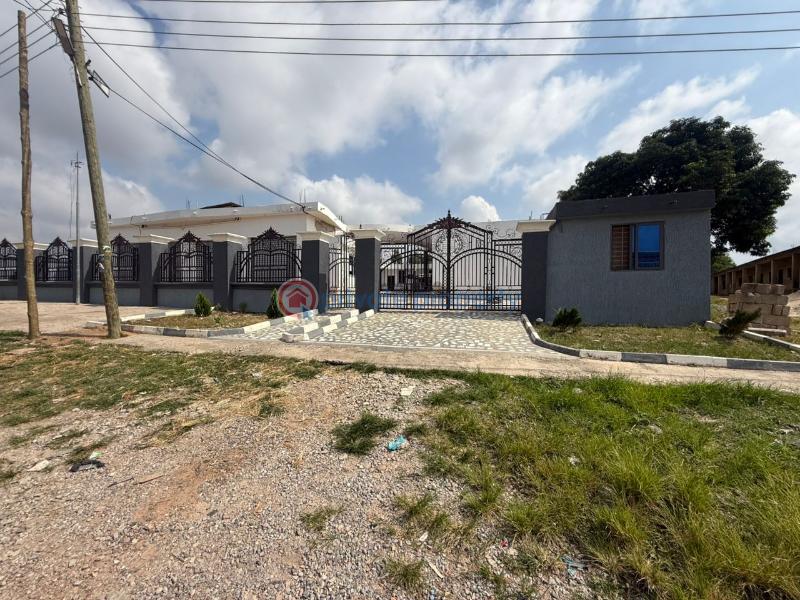 10 bedroom Hostel For Sale Loc=kumasi Boadi Around Dk Appiah Royal Hostel Area( Few Minute Walk) Kumasi Kumasi Metropolitan Ashanti - 7