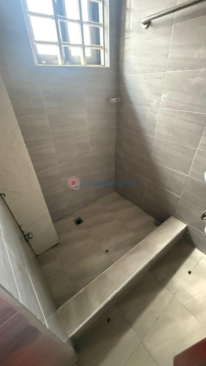 10 bedroom Hostel For Sale Loc=kumasi Boadi Around Dk Appiah Royal Hostel Area( Few Minute Walk) Kumasi Kumasi Metropolitan Ashanti - 10