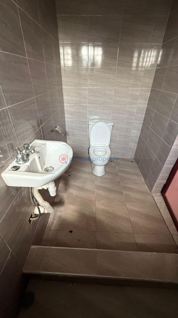 10 bedroom Hostel For Sale Loc=kumasi Boadi Around Dk Appiah Royal Hostel Area( Few Minute Walk) Kumasi Kumasi Metropolitan Ashanti - 1
